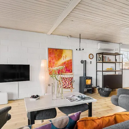 Feriehus 3 Bedroom Lovely In